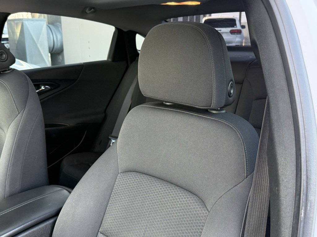 Used 2019 Chevrolet Malibu LT image 2