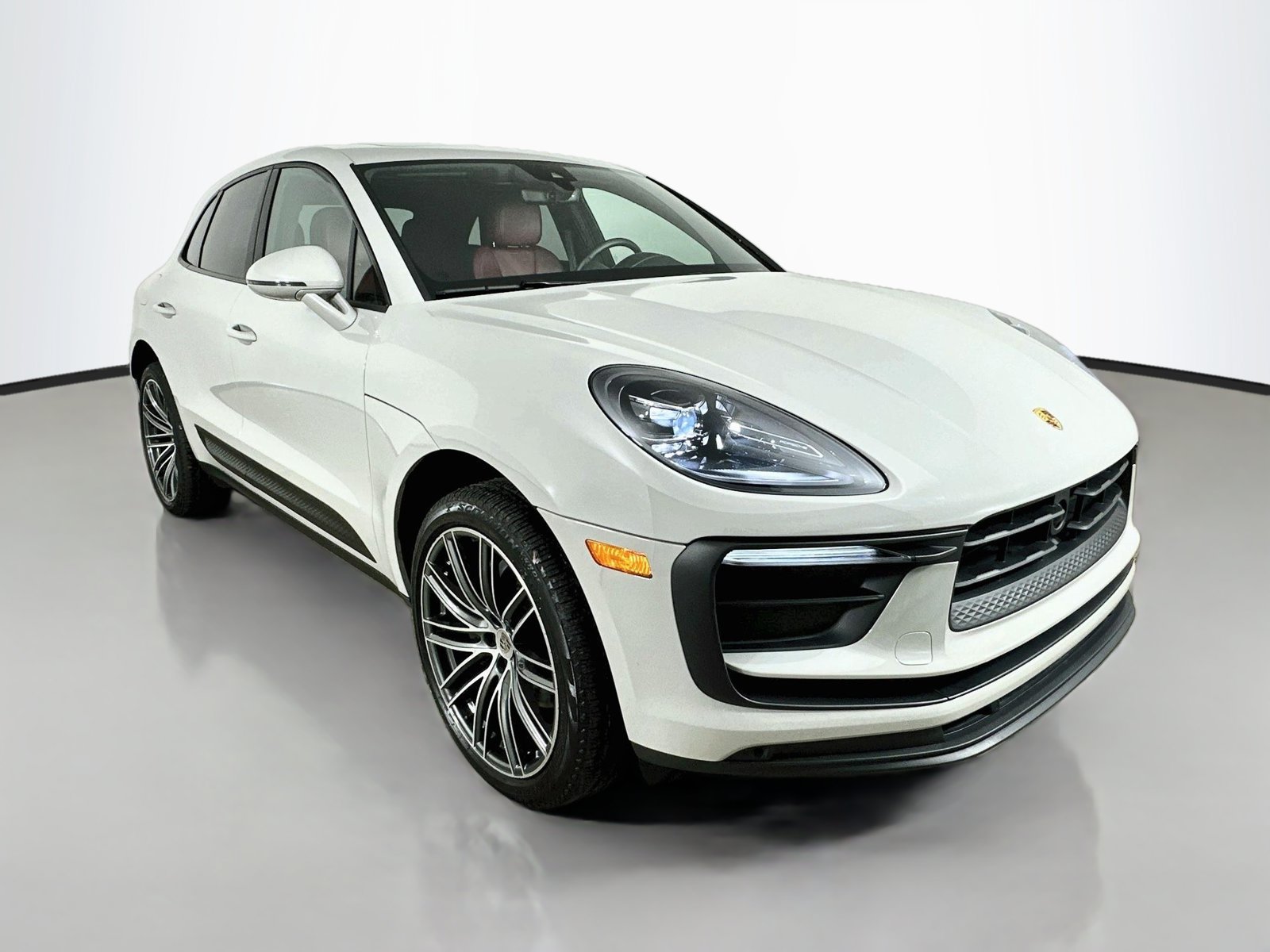 Used 2023 Porsche Macan AWD/4WD image 3