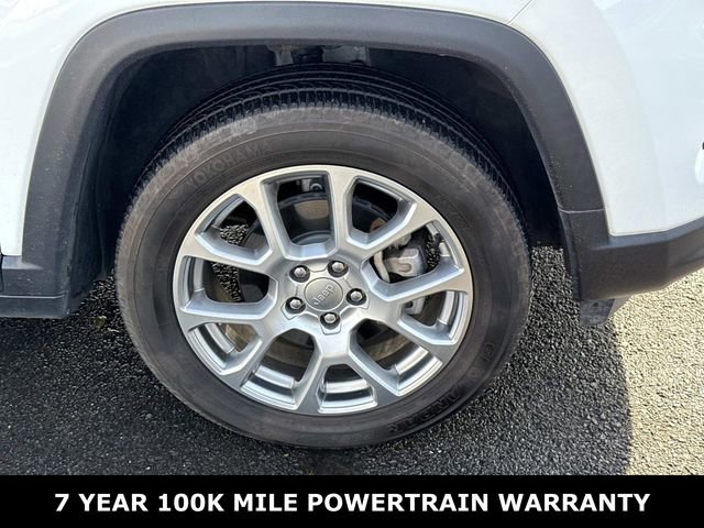 Used 2022 Jeep Compass Latitude w/ Sun and Sound Group AWD/4WD image 7