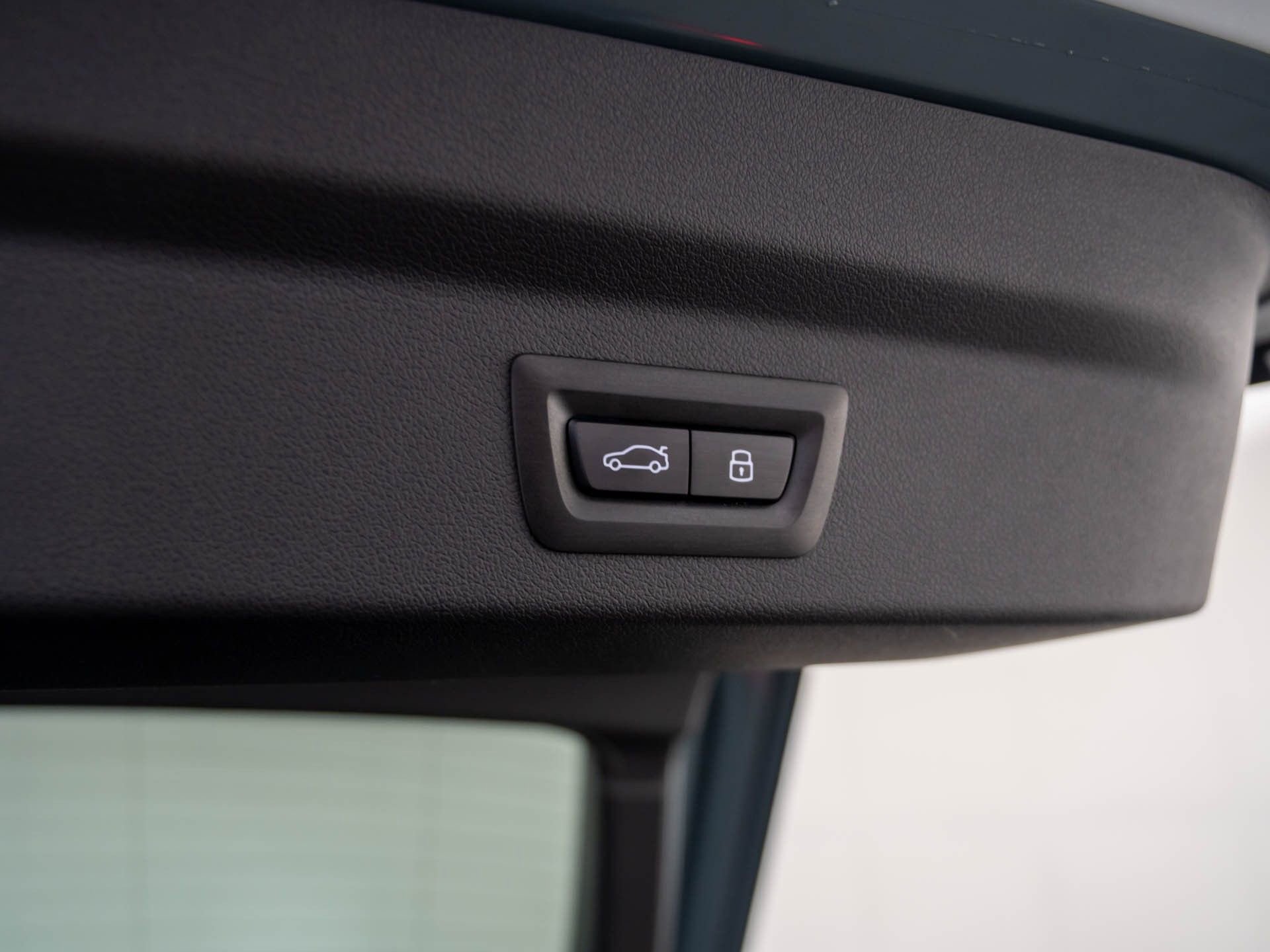 Certified 2025 BMW X2 xDrive28i image 31