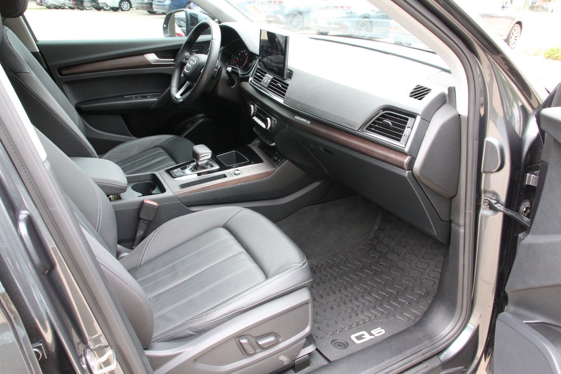 Used 2023 Audi Q5 2.0T Premium w/ Convenience Package image 28