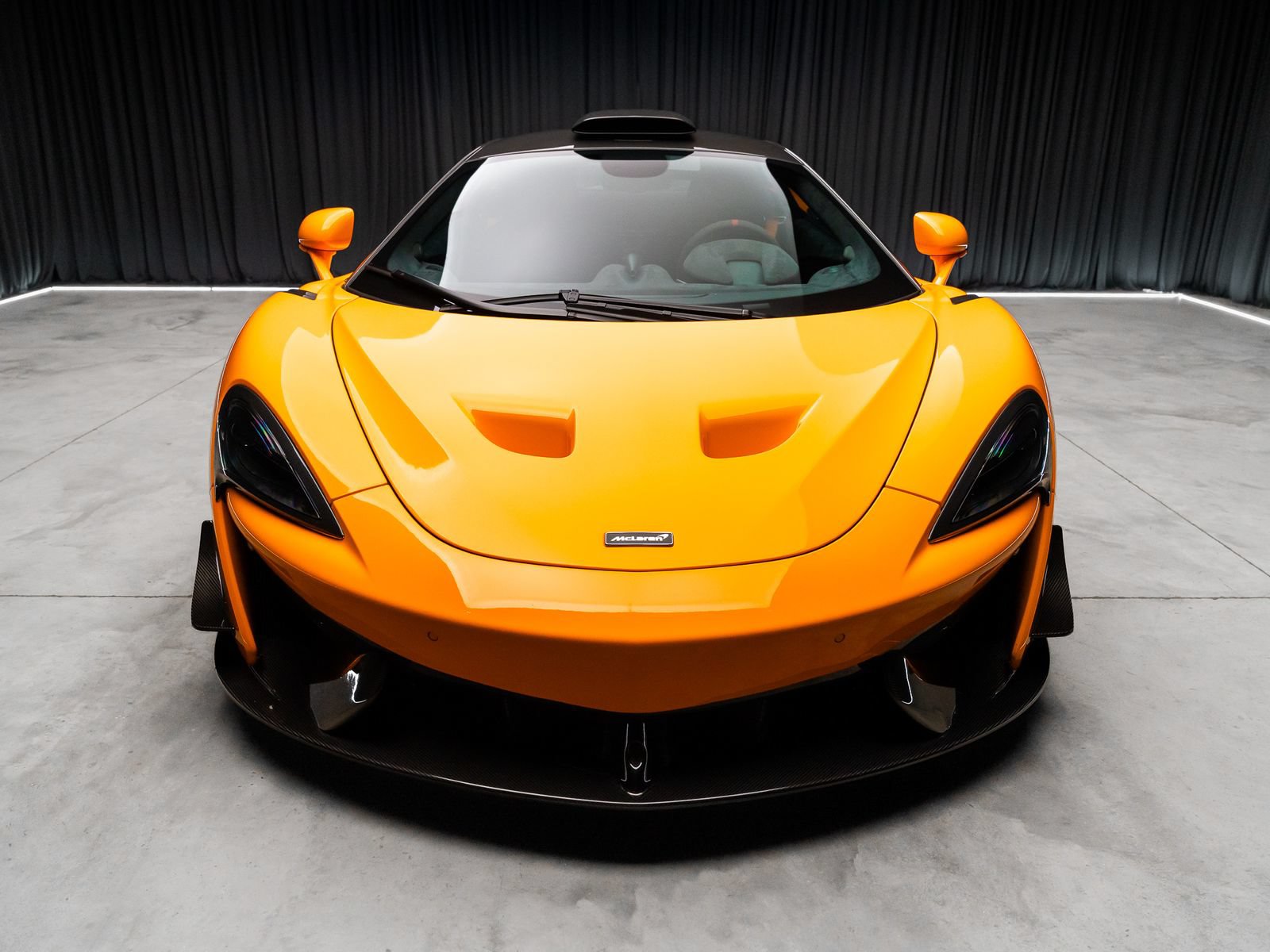 Used 2020 McLaren 620R RWD image 10