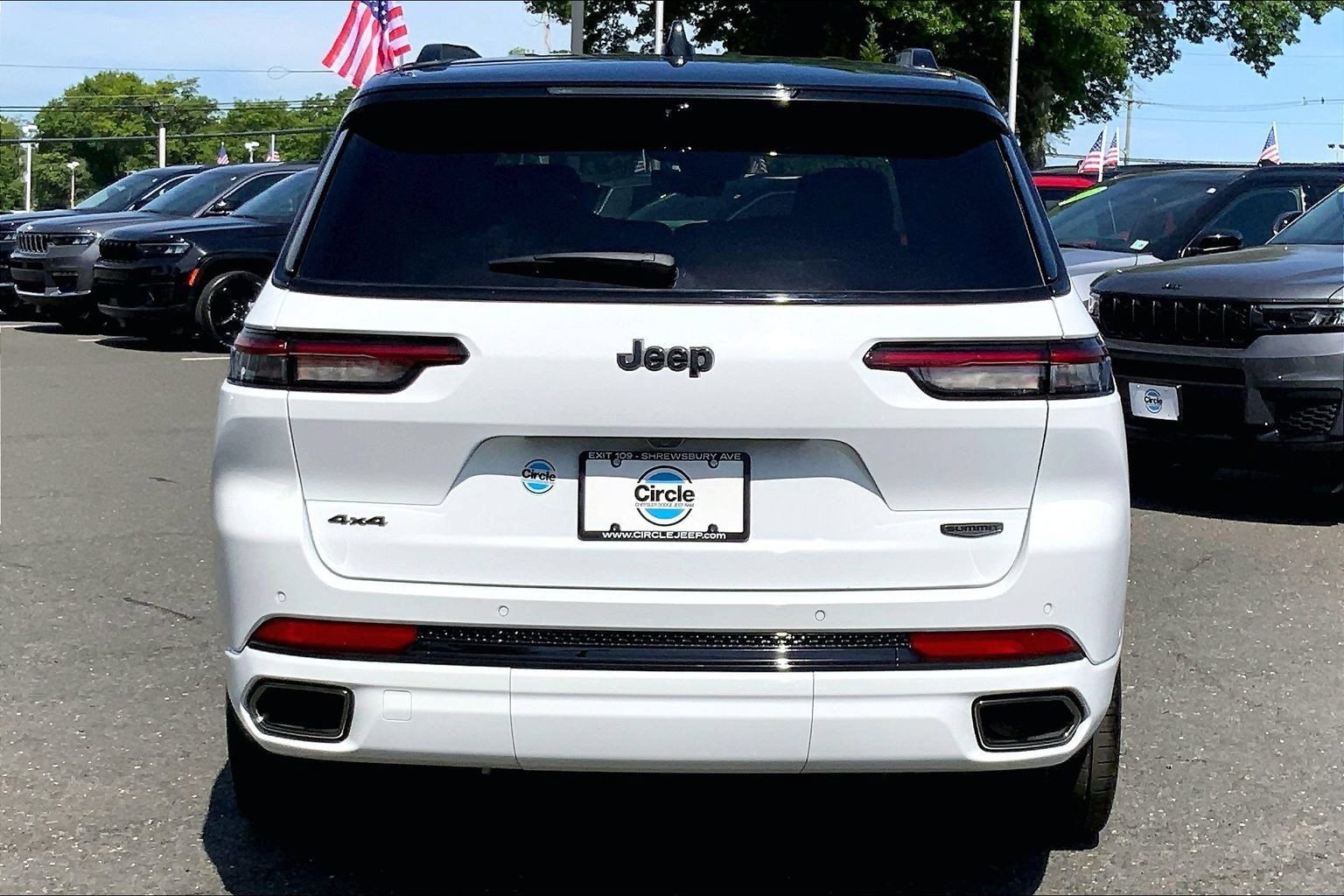 Used 2025 Jeep Grand Cherokee L Summit w/ Advanced Protech Group IV AWD/4WD image 4