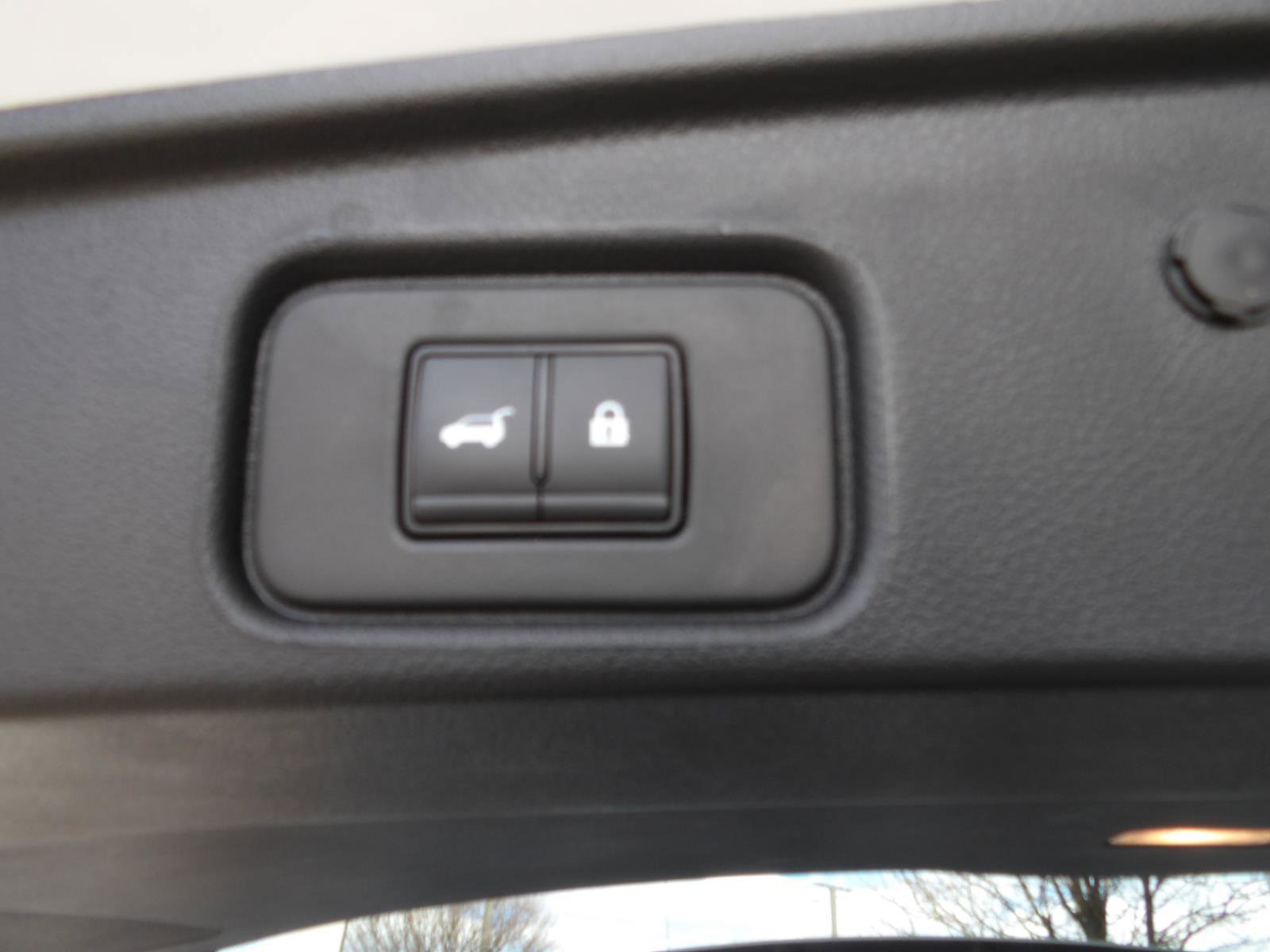 Certified 2025 Nissan Pathfinder Platinum w/ Cargo Package image 11