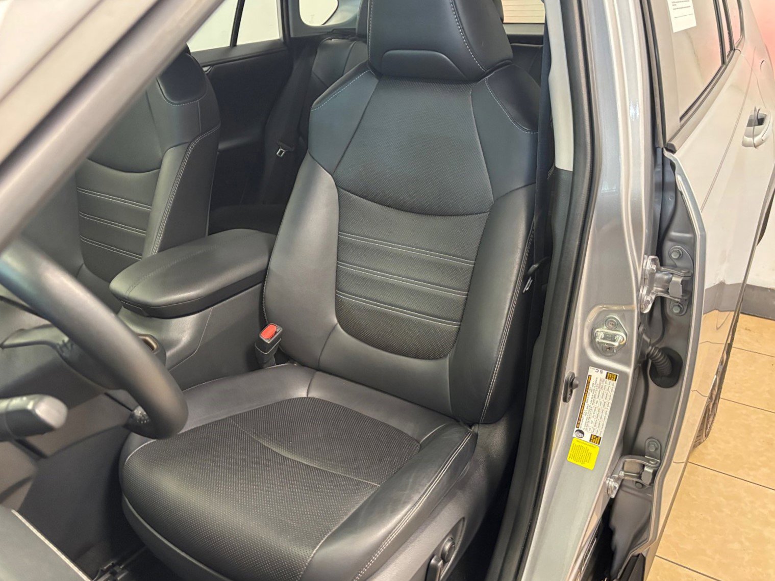 Used 2023 Toyota RAV4 Limited AWD/4WD image 35