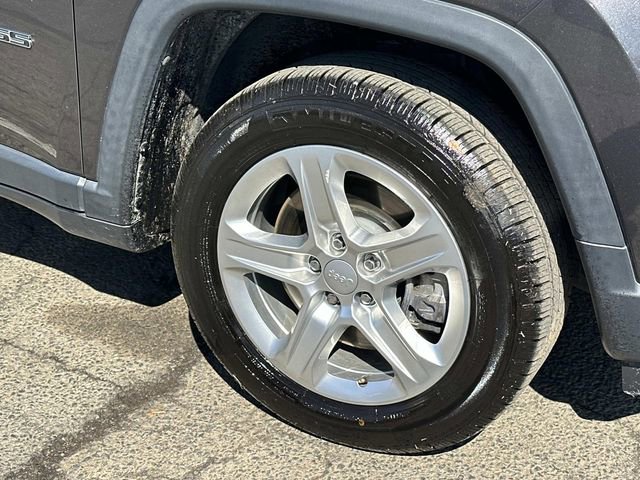 Used 2023 Jeep Compass Sport image 7