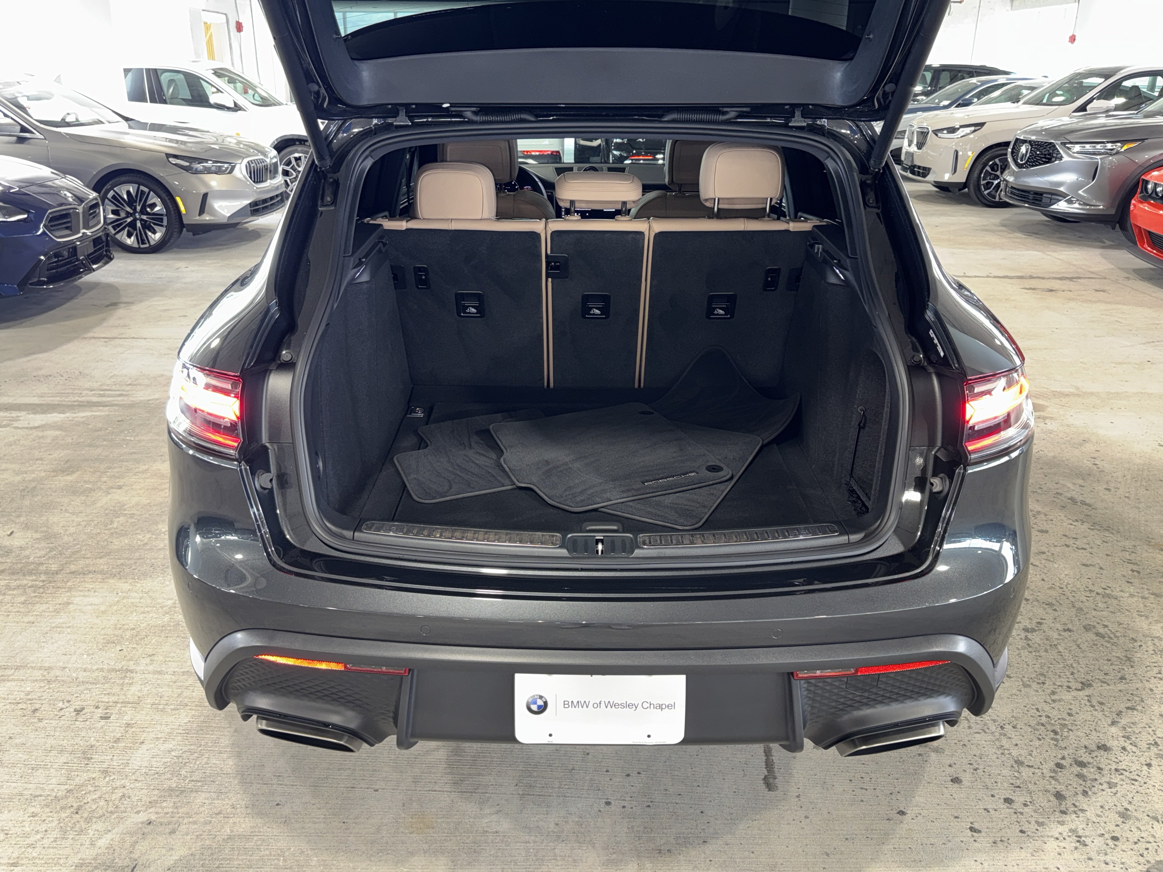Used 2025 Porsche Macan AWD/4WD image 13