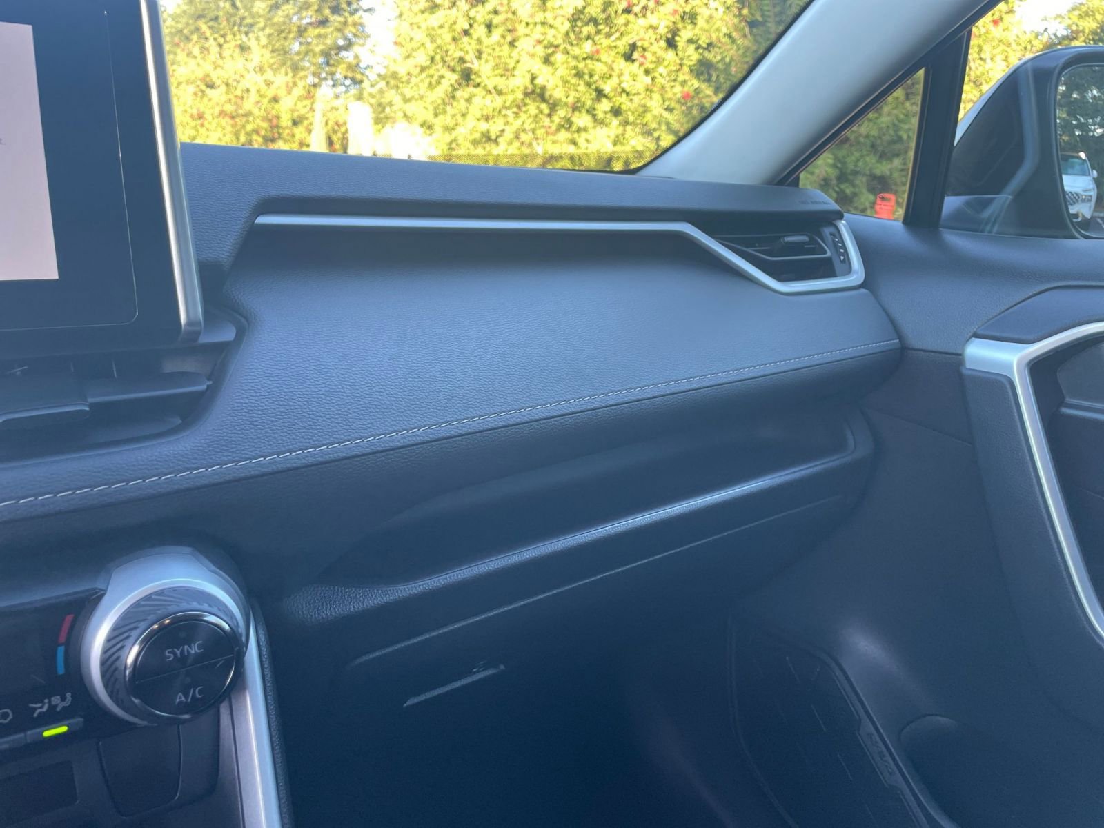 Used 2025 Toyota RAV4 LE image 35