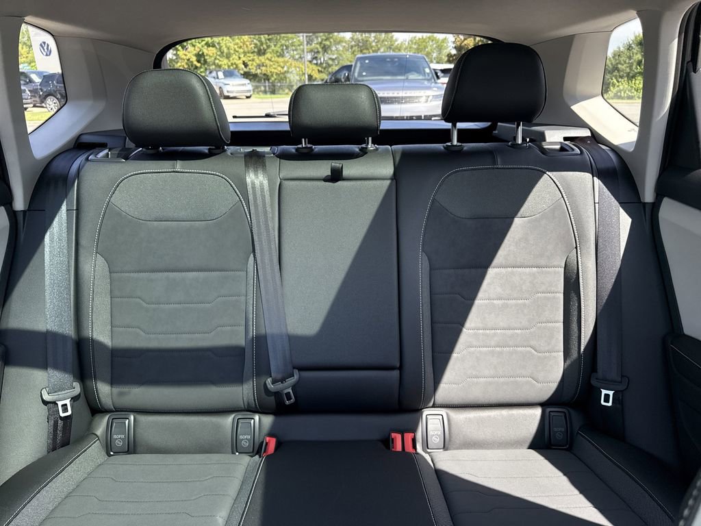 New 2025 Volkswagen Taos SE image 30