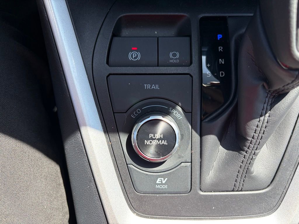 Certified 2025 Toyota RAV4 LE AWD/4WD image 26