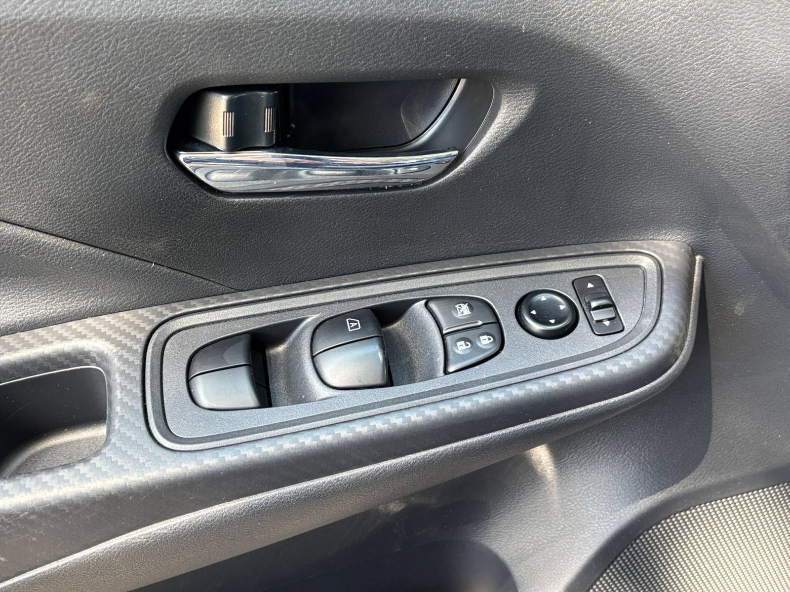 Used 2025 Nissan Versa SV FWD image 18