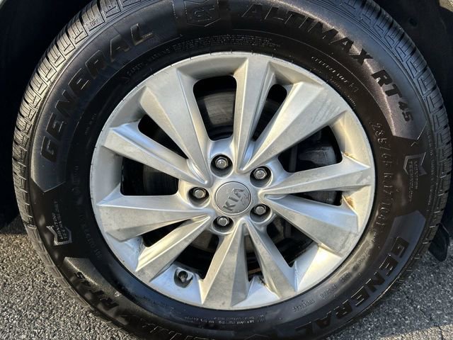 Used 2017 Kia Sedona LX w/ LX Essentials Premium Package image 13