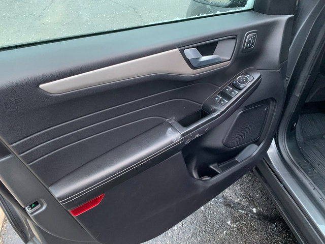 Used 2022 Ford Escape SEL w/ Technology Package image 22