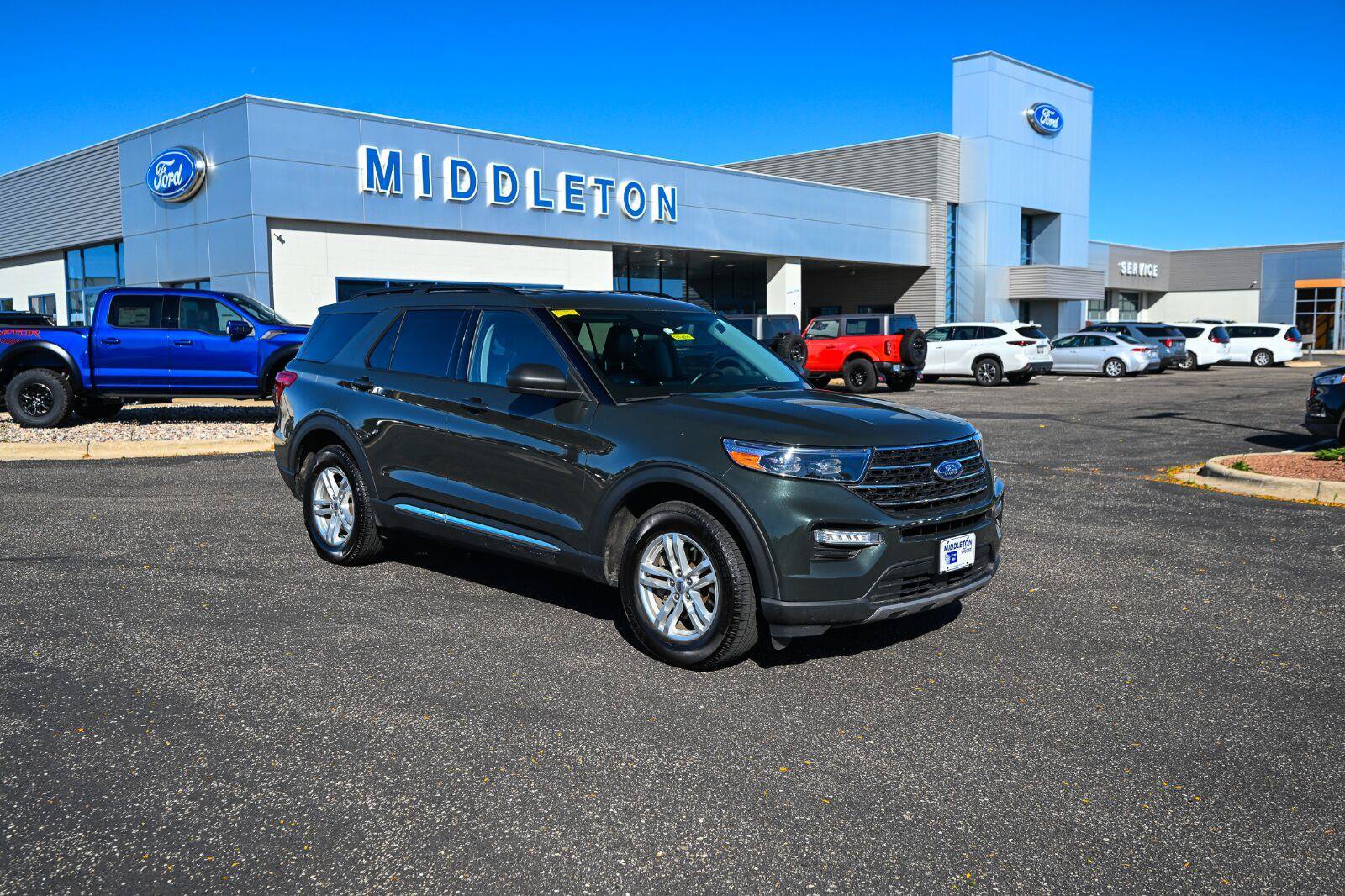 Certified 2022 Ford Explorer XLT w/ Equipment Group 202A AWD/4WD image 3