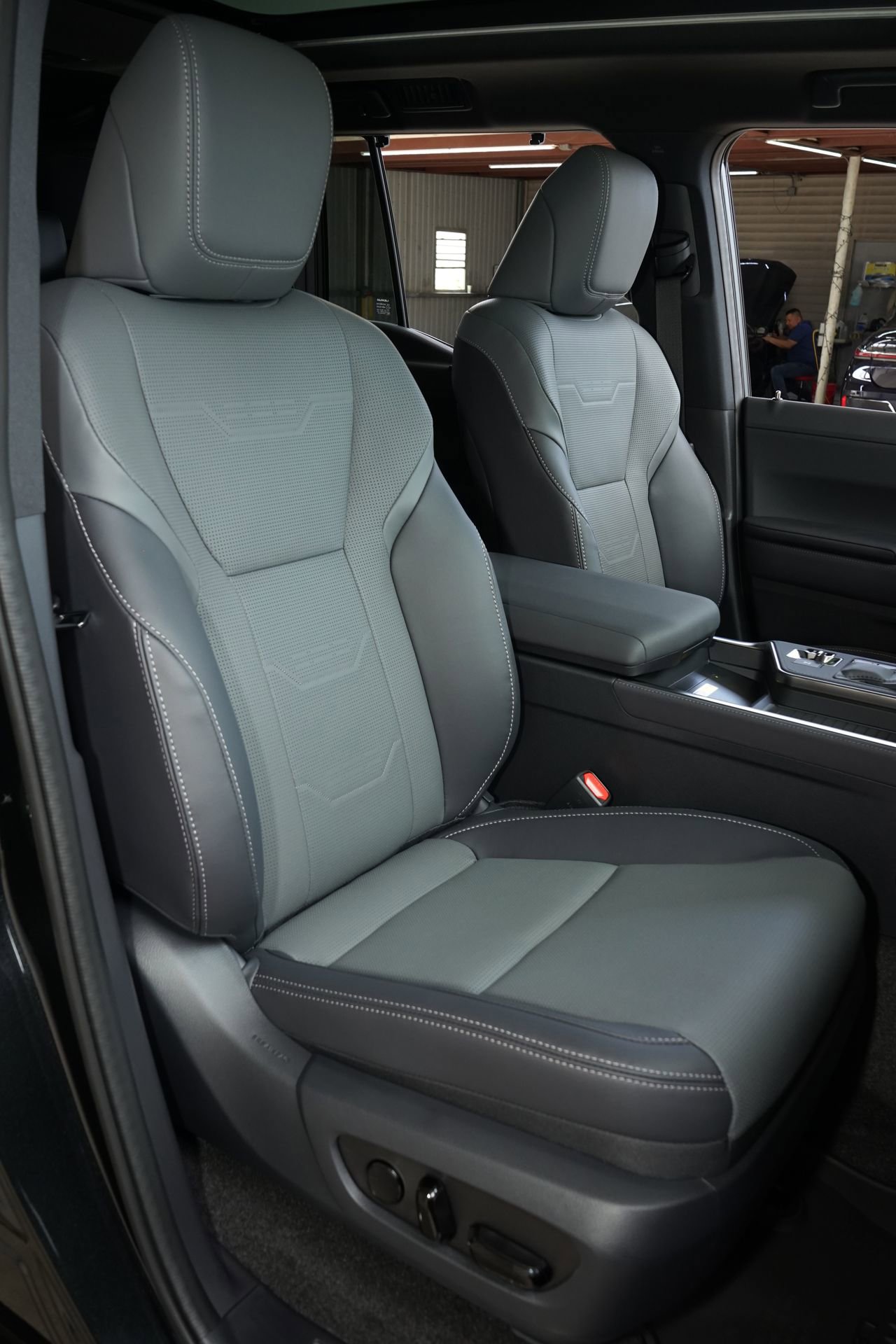 Used 2025 Lexus GX 550 Luxury+ w/ Accessory Package (2T) image 11