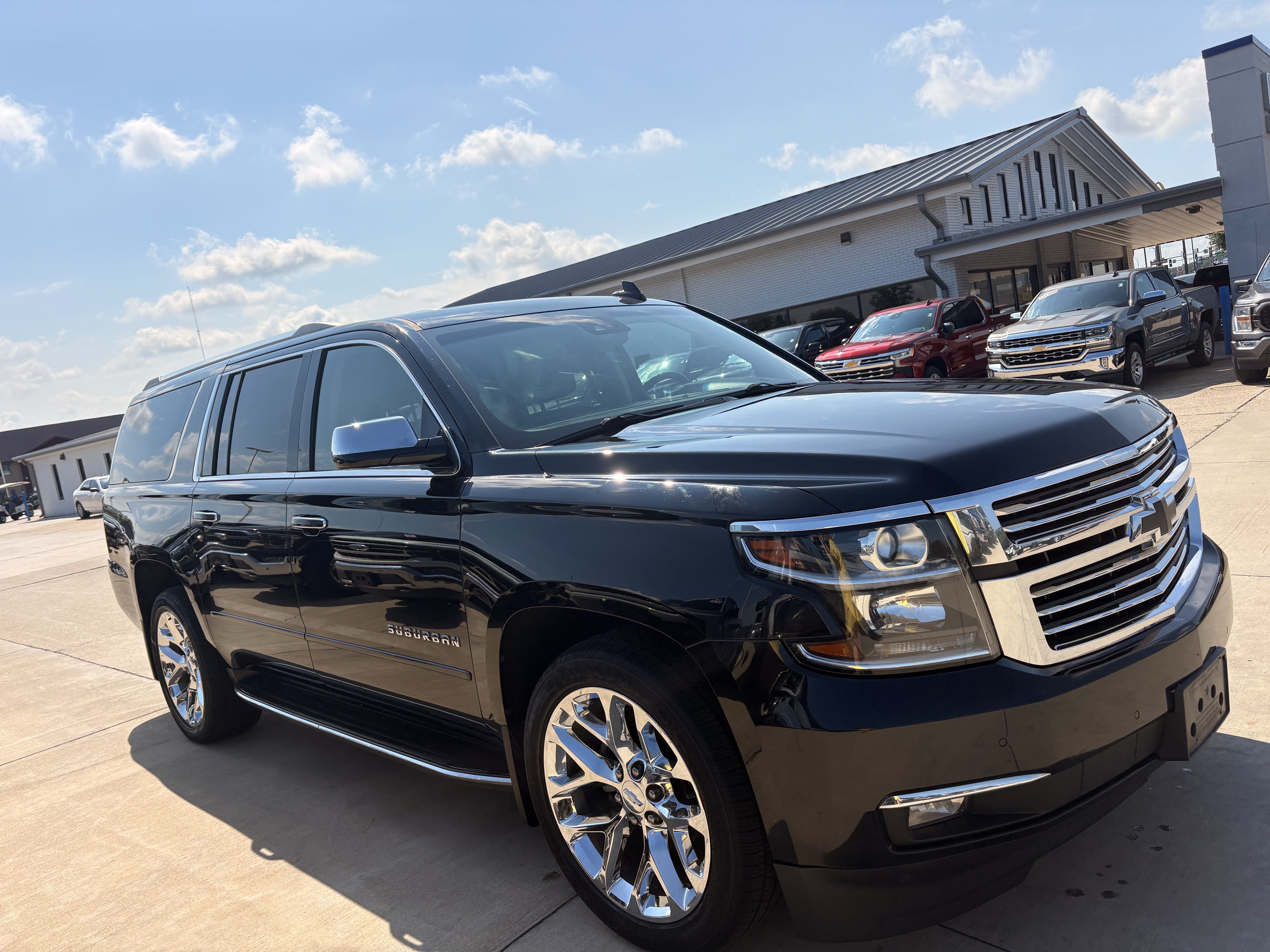 Used 2017 Chevrolet Suburban Premier AWD/4WD image 3