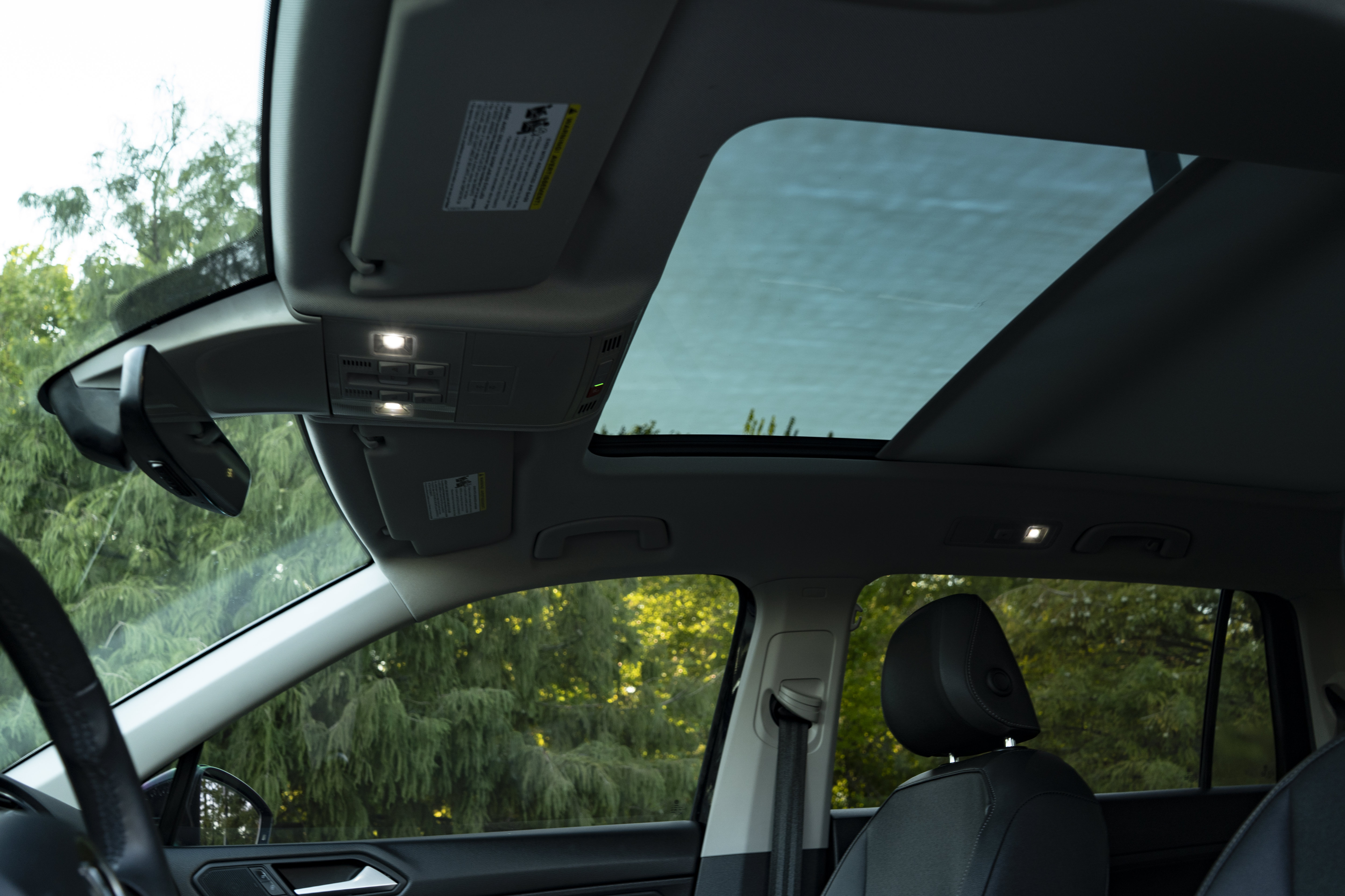 Certified 2020 Volkswagen Tiguan SEL FWD image 32