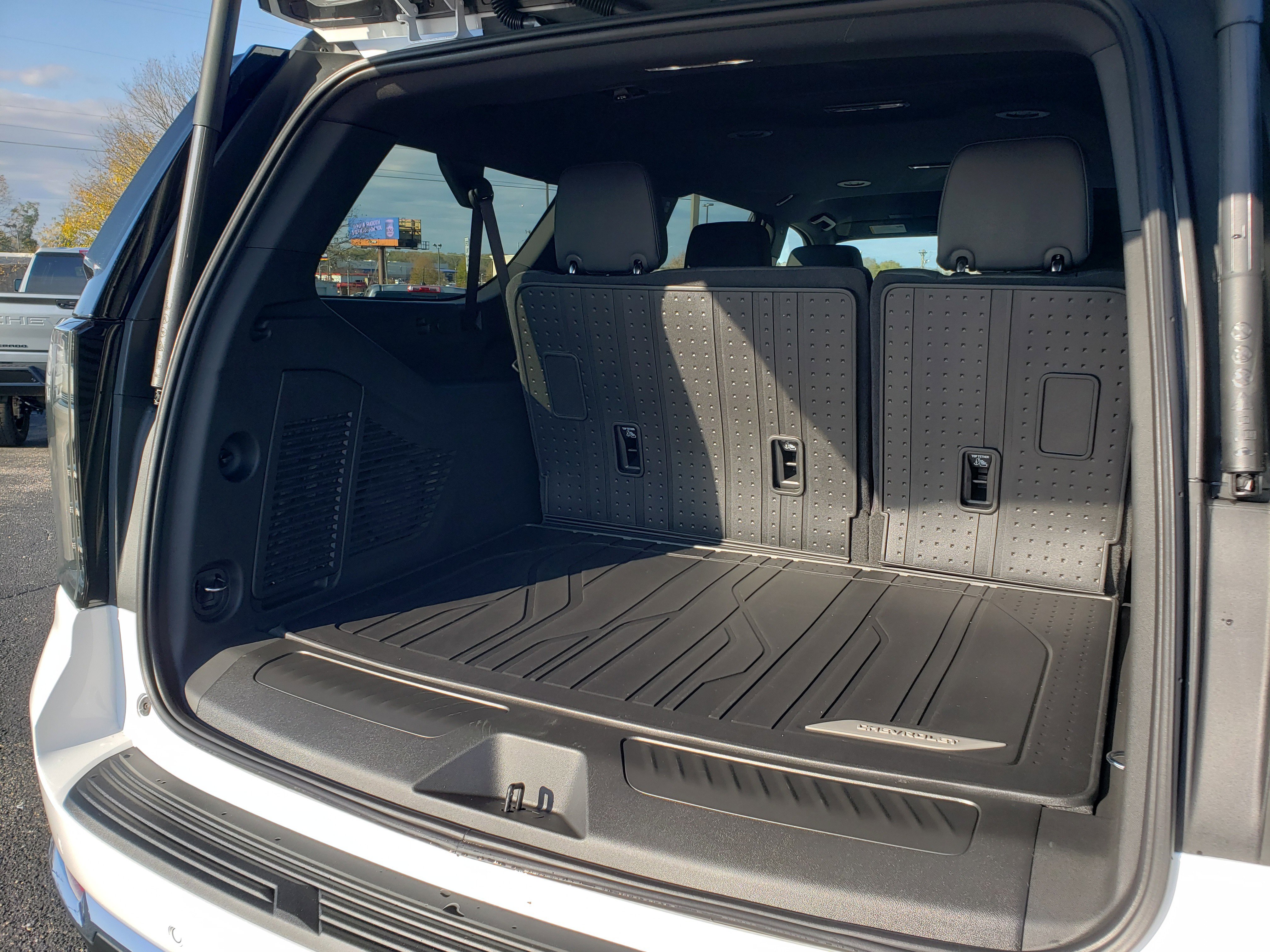 New 2026 Chevrolet Suburban LT w/ Comfort Package image 10