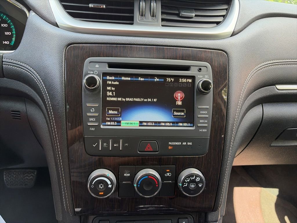 Used 2016 Chevrolet Traverse LT w/ Style and Technology Package FWD image 11