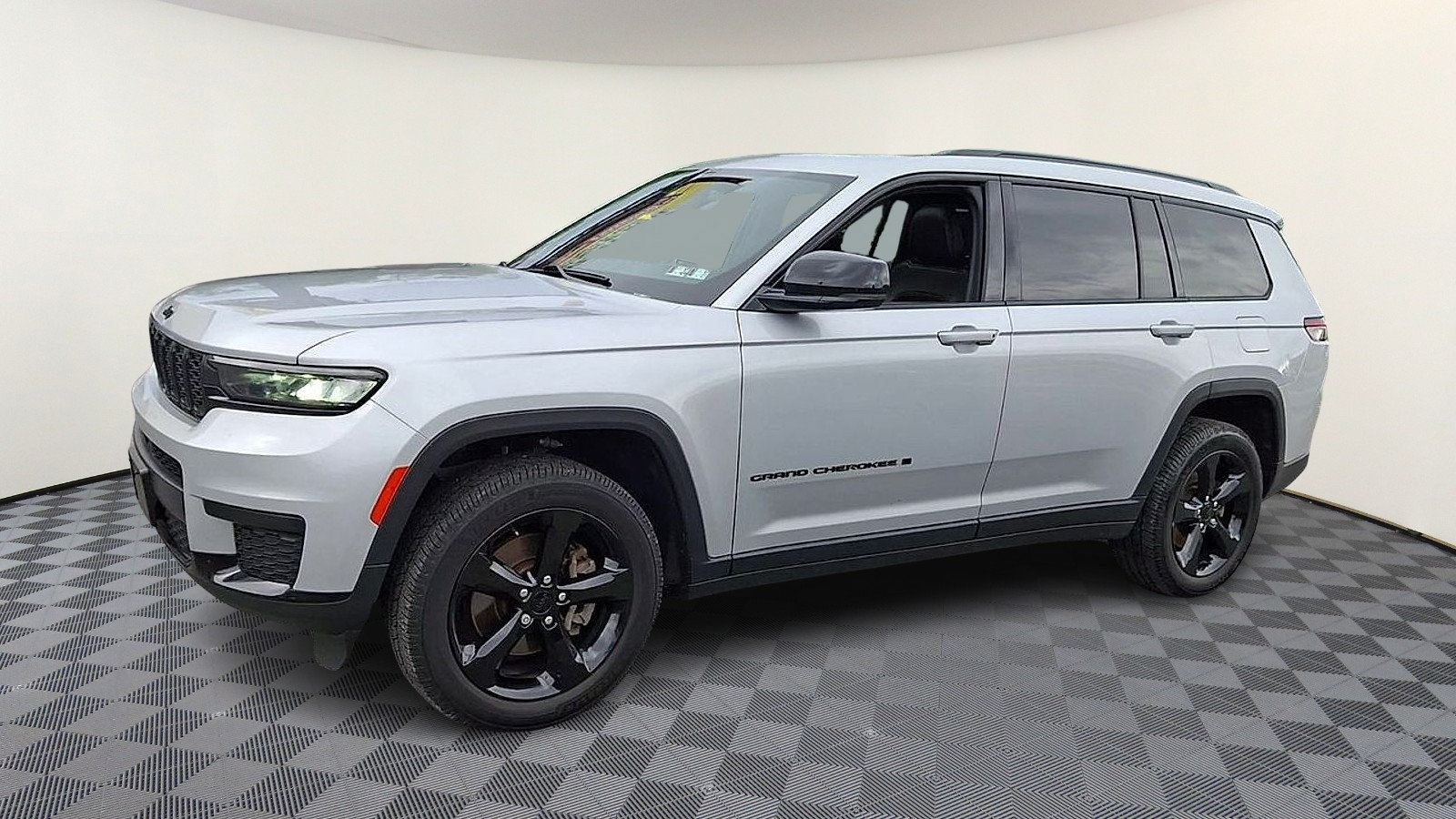 Used 2023 Jeep Grand Cherokee L Laredo AWD/4WD image 4