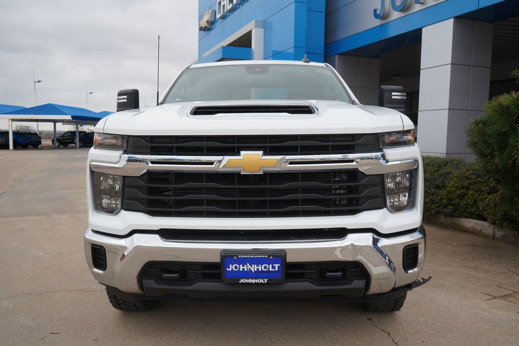 Used 2024 Chevrolet Silverado 2500 LT image 3