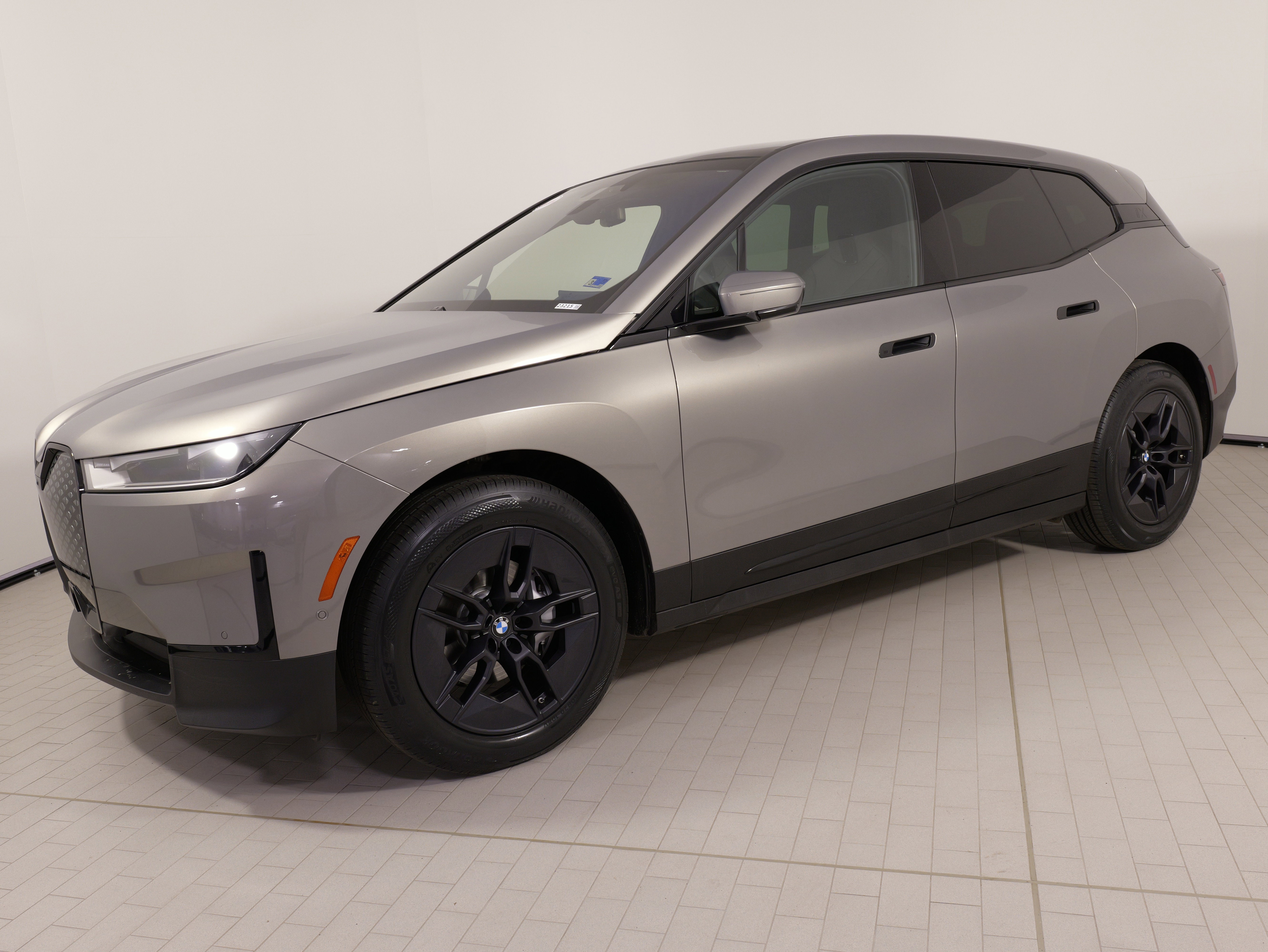 Used 2024 BMW iX xDrive50 image 1