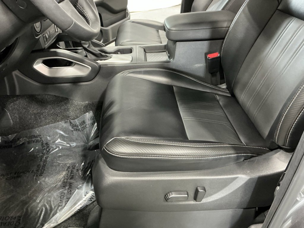 Used 2024 Nissan Frontier SL image 21