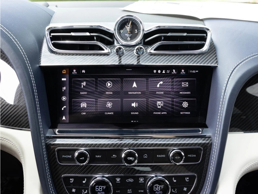 Used 2023 Bentley Bentayga image 35