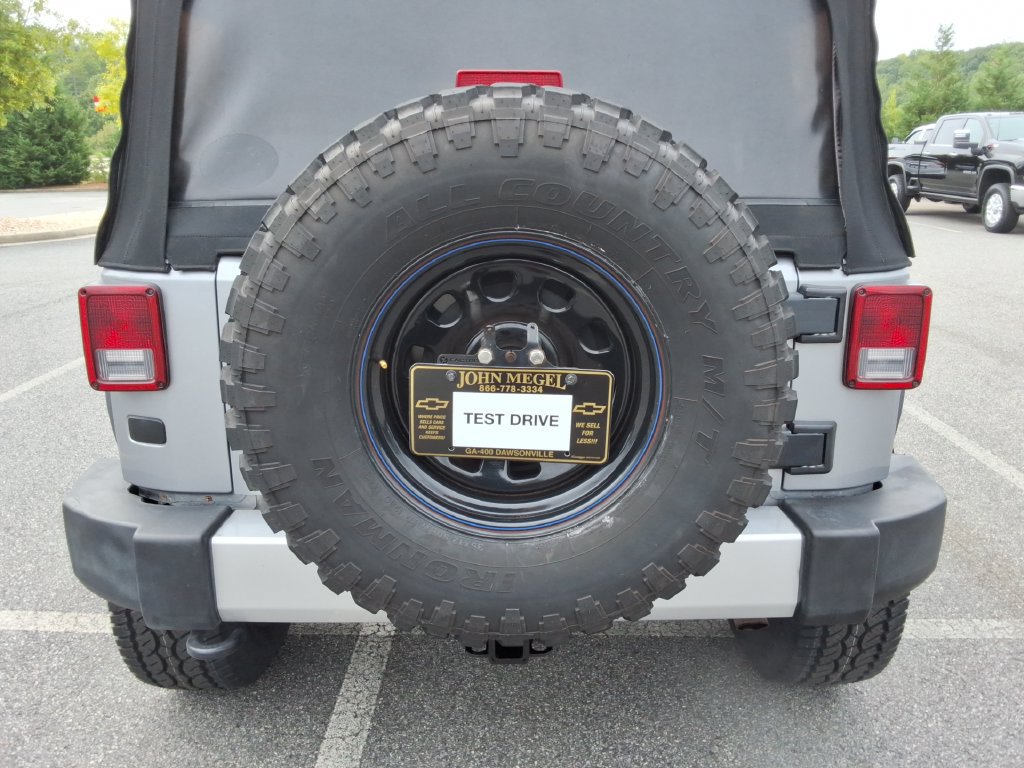 Used 2014 Jeep Wrangler Unlimited Sahara w/ Max Tow Package AWD/4WD image 16