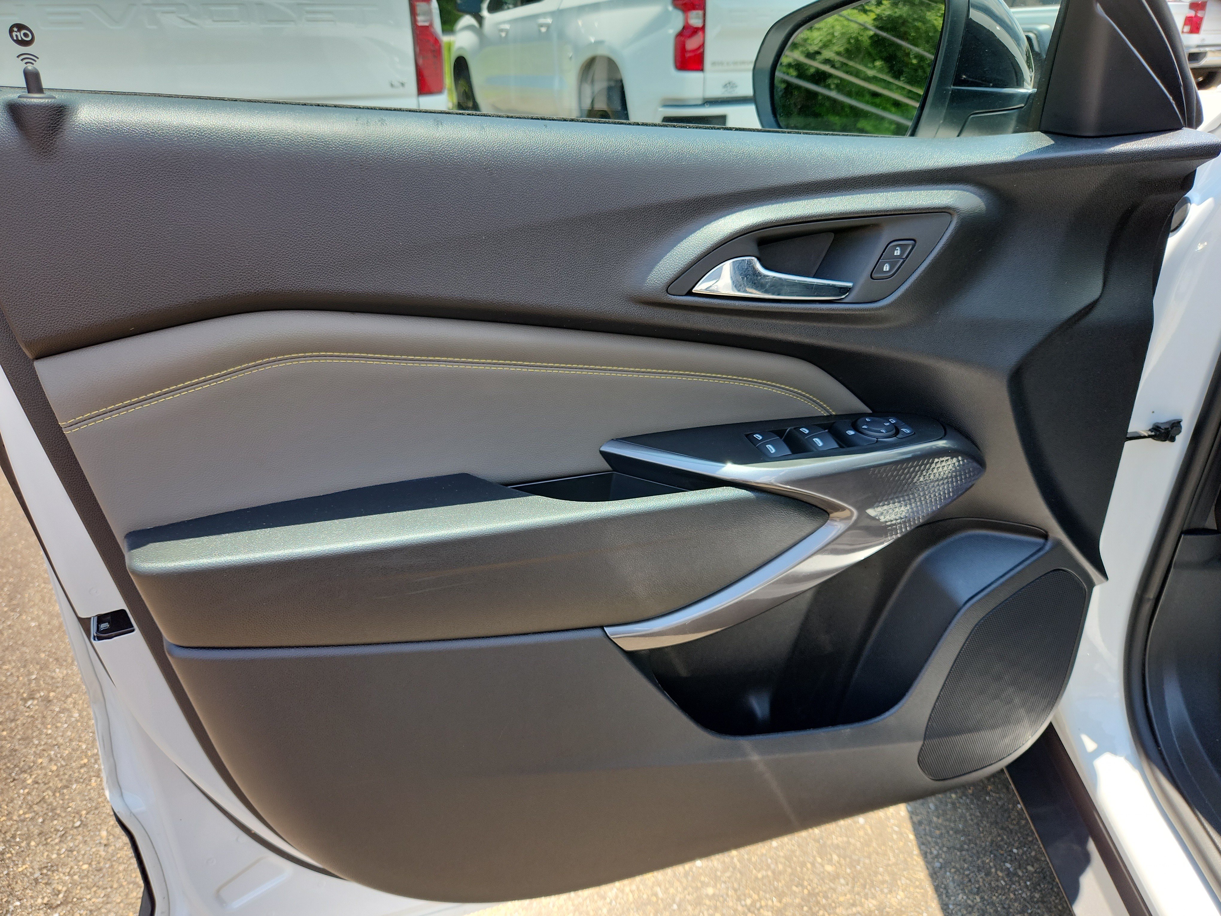 Used 2025 Chevrolet Trax ACTIV FWD image 11
