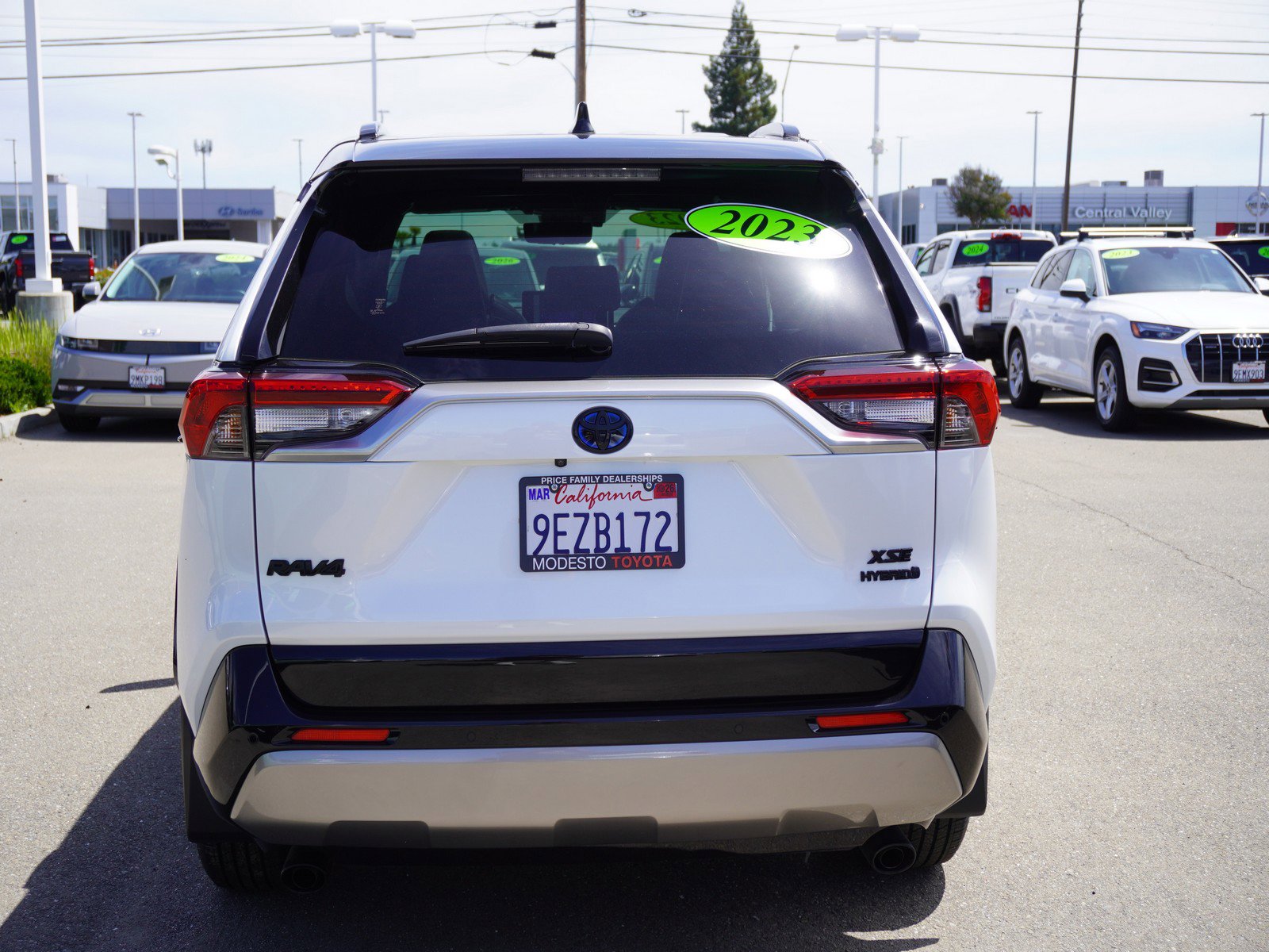 Used 2023 Toyota RAV4 XSE AWD/4WD image 10