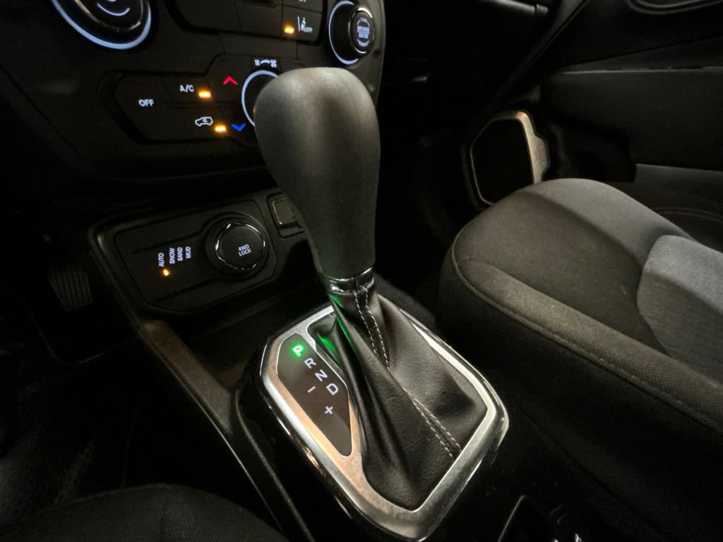 Used 2021 Jeep Renegade Latitude AWD/4WD image 23
