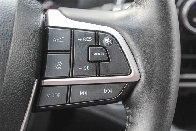 Used 2023 Toyota Highlander Limited image 34