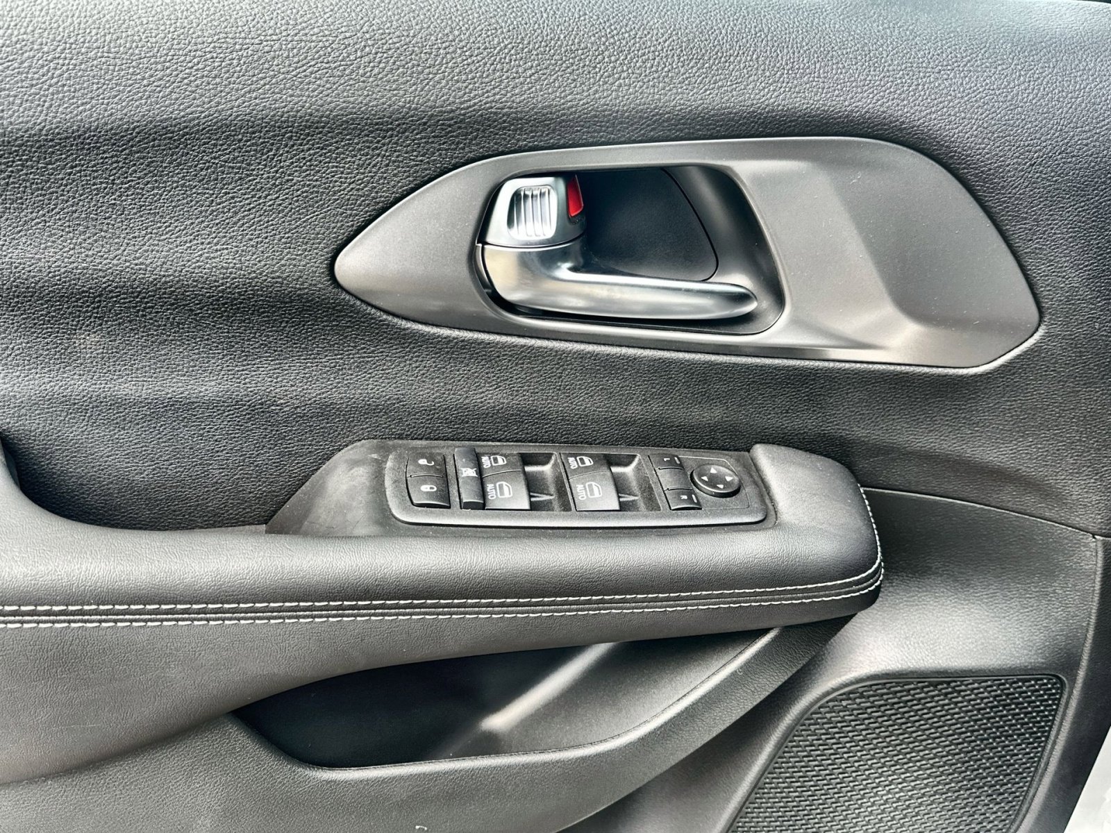 New 2026 Chrysler Voyager LX image 15