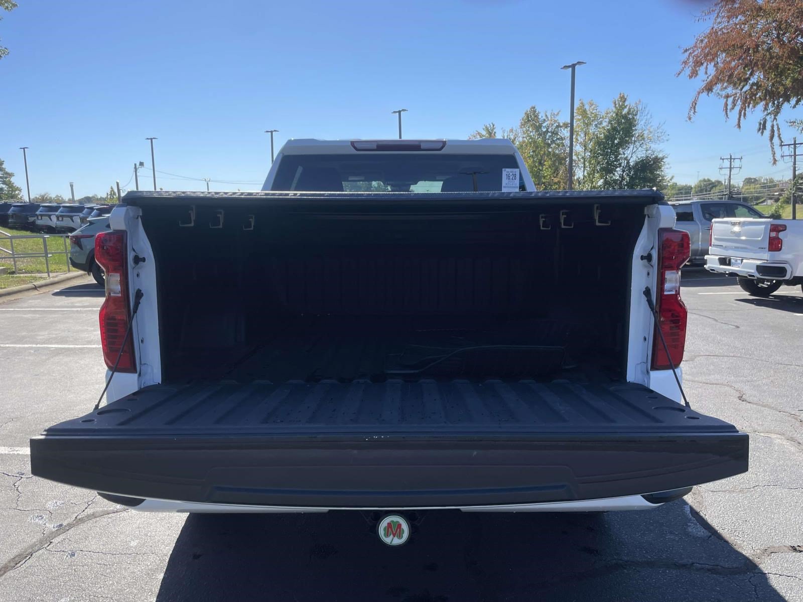 Used 2023 Chevrolet Silverado 1500 Custom w/ 2.7L Blackout Package AWD/4WD image 8