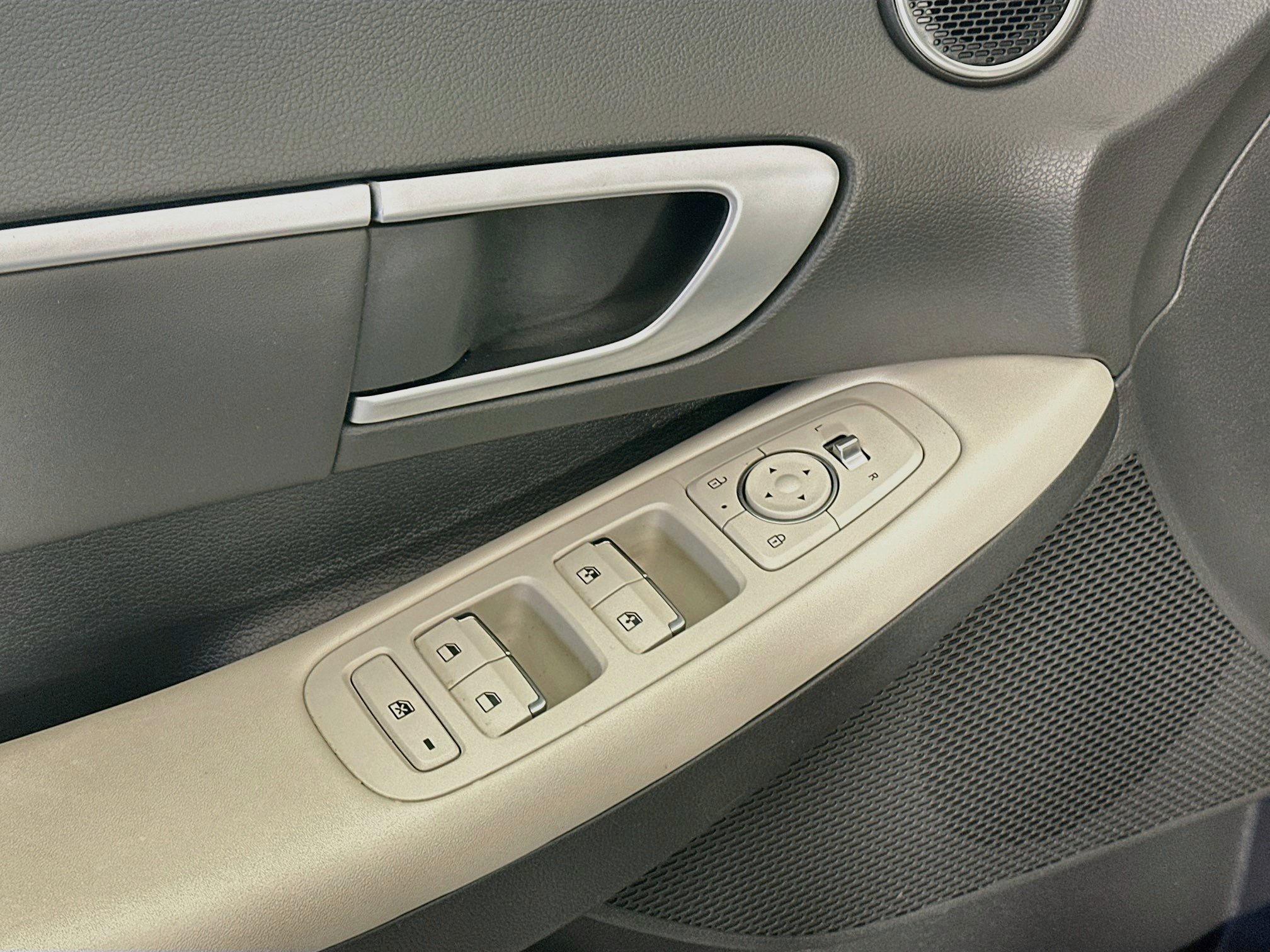 Used 2025 Hyundai Sonata SEL FWD image 15