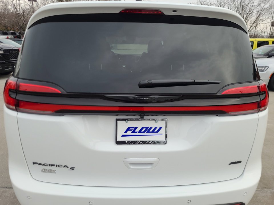 New 2026 Chrysler Pacifica Select w/ S Appearance Package image 14