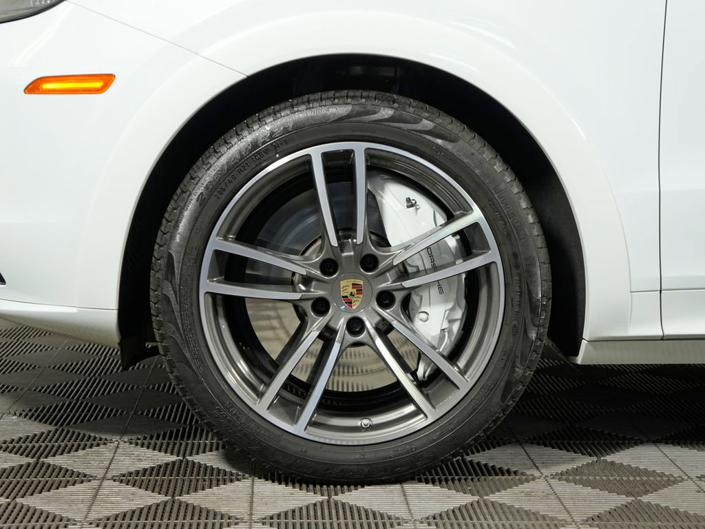 Certified 2023 Porsche Cayenne Turbo AWD/4WD image 13