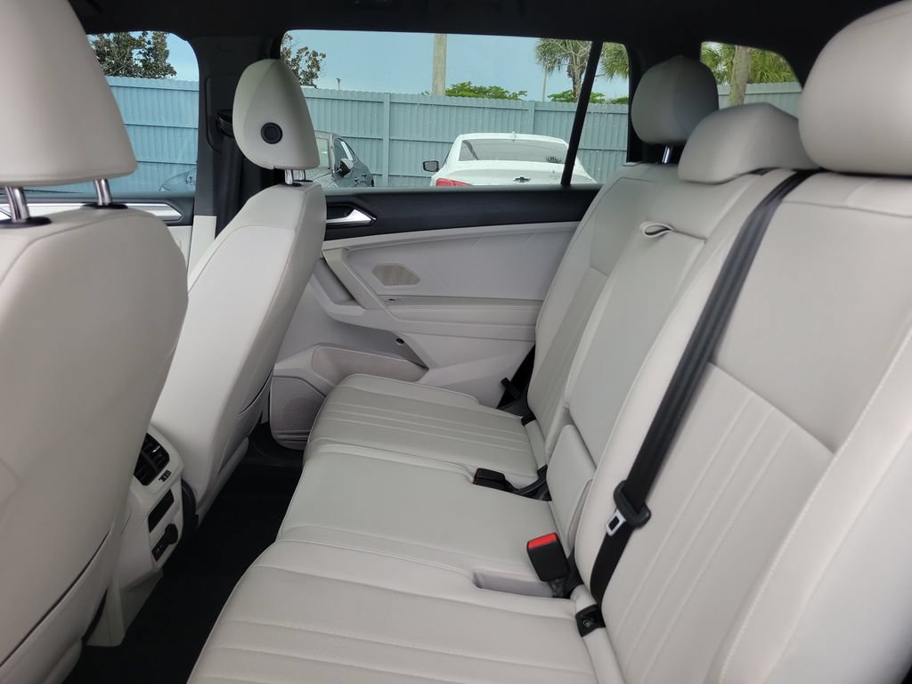 Certified 2023 Volkswagen Tiguan SE R-Line FWD image 17