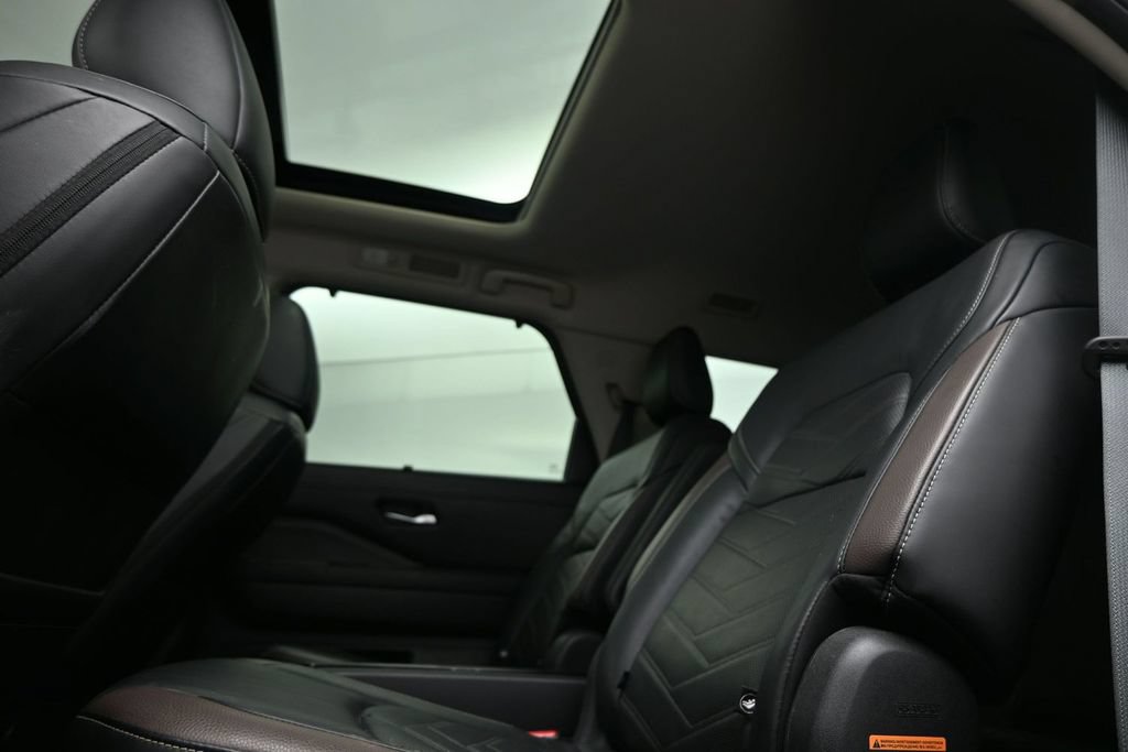 Certified 2023 Nissan Pathfinder Platinum FWD image 14