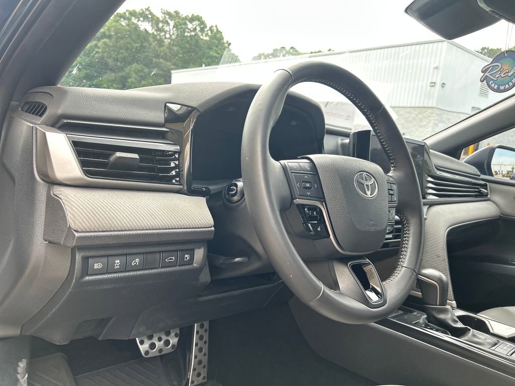 Used 2025 Toyota Camry SE w/ Convenience Package FWD image 9