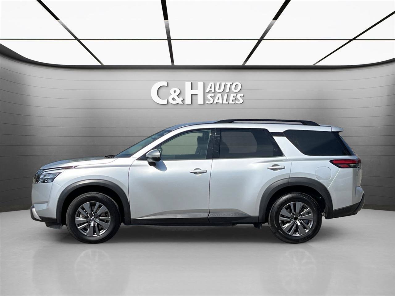 Used 2024 Nissan Pathfinder SV FWD image 11