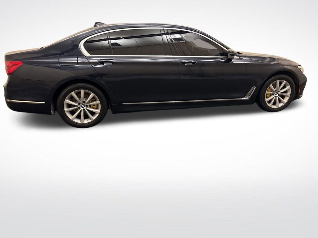 Used 2019 BMW 750i xDrive w/ Executive Package image 4
