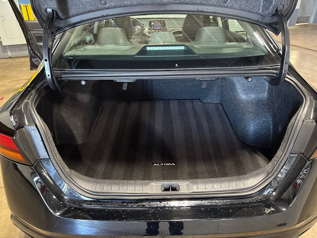 Used 2025 Nissan Altima 2.5 SV FWD image 32