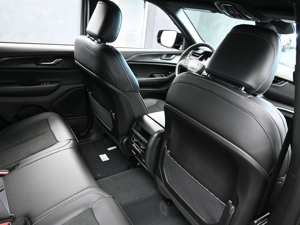 New 2025 Jeep Grand Cherokee Laredo image 37
