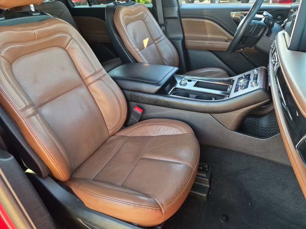 Used 2021 Lincoln Aviator Grand Touring w/ Elements Package Plus AWD/4WD image 31