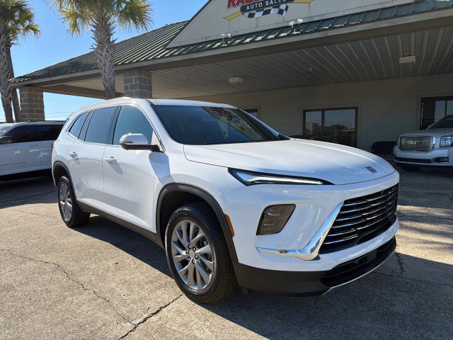 Used 2025 Buick Enclave Preferred image 3