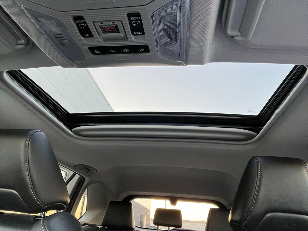 Used 2019 Toyota RAV4 Limited image 3