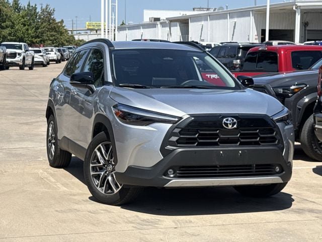 Used 2026 Toyota Corolla Cross XLE FWD image 2