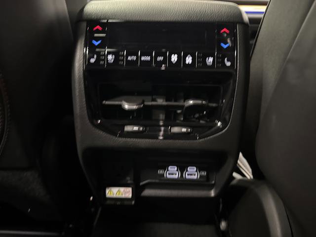 Used 2025 Jeep Grand Cherokee Summit w/ Obsidian Package image 35